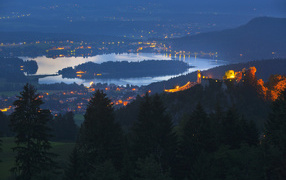 Ночные огни на курорте Фаакер-Зее, Австрия