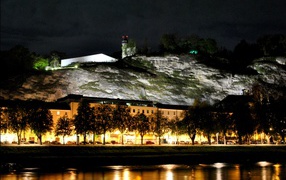 Ночная подсветка в городе  Зальцбург, Австрия