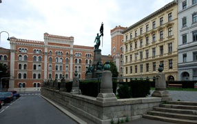 Скульптура на площади в городе Вена, Австрия