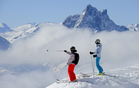 Лыжники на горнолыжном курорте Сант Антон, Австрия