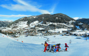 Катание на лыжах на горнолыжном курорте Бад Кляйнкирххайм, Австрия