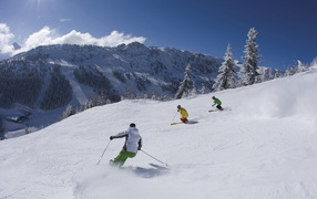 Катание на лыжах на горнолыжном курорте Майрхофен, Австрия