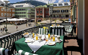 Уличное кафе на курорте Лиенц, Австрия