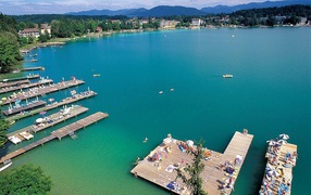 Бирюзовые воды озера Клопайнер Зее, Австрия