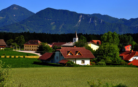 Городские дома в окрестностях озера Клопайнер Зее, Австрия