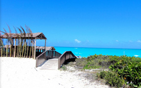 Выход на пляж на курорте Кайо Санта Мария, Куба