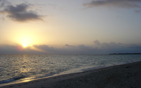 Закат на пляже на курорте Кайо Ларго, Куба
