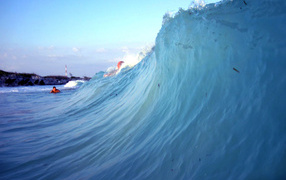 Волны у побережья на курорте Кайо Ларго, Куба