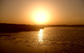 Закат на пляже на курорте Эль Кусейр, Египет