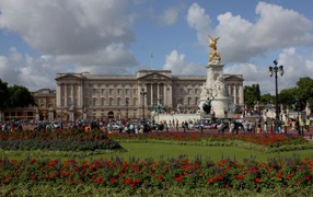 The square in front of Buckingham Palace in London