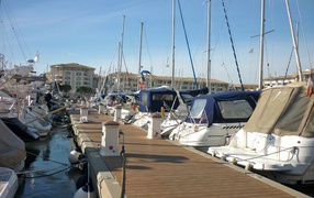 Причал на курорте Порт Де Фрежюс, Франция