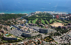 Голубая лагуна на курорте Манделье ля Напуль, Франция