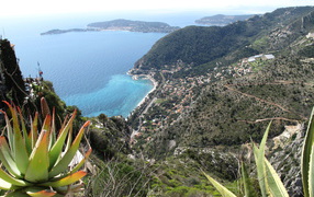 Голубая лагуна на курорте Эз, Франция