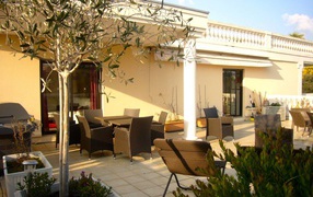 Кафе на курорте Манделье ля Напуль, Франция