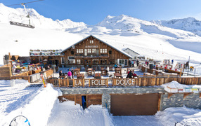 Кафе на горнолыжном курорте Валь-Торанс, Франция