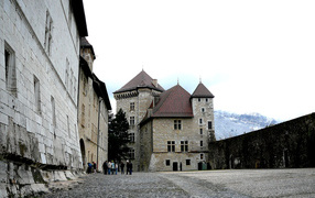 Замок в городе Аннеси, Франция