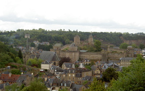 Крепость на холме в Бретань, Франция