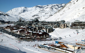 Город на горнолыжном курорте Тинь, Франция