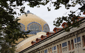 Купол здания в городе Виши, Франция