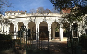 Вход в парк в городе Виши, Франция