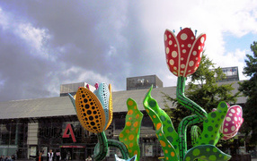 Цветочная скульптура в городе Лилль, Франция