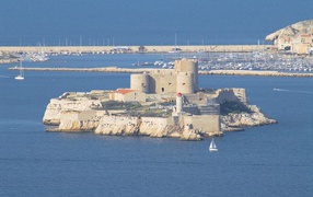 Крепость на острове в городе Марсель, Франция