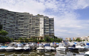 Гостиница на курорте Манделье ля Напуль, Франция