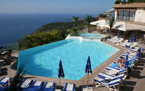 Отель на побережье на курорте Эз, Франция