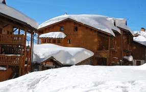 Заснеженный дом на горнолыжном курорте Валь-Торанс, Франция