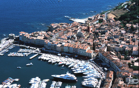 Город на курорте Сен-Тропе, Франция