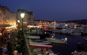 Ночные огни на курорте Сен-Тропе, Франция