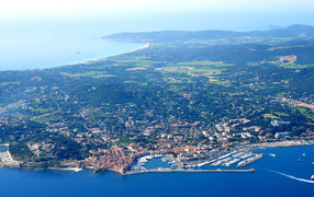 Панорама на курорте Сен-Тропе, Франция