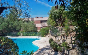 Бассейн на курорте Мирамар Круести, Франция