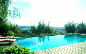 Бассейн на курорте Манделье ля Напуль, Франция