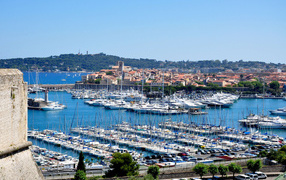 Порт на курорте Антибы, Франция