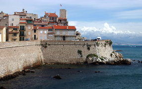 Набережная на курорте Антибы, Франция