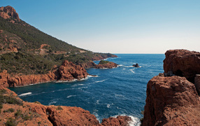 Красные скалы на курорте Манделье ля Напуль, Франция