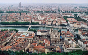 Река в городе Лион, Франция