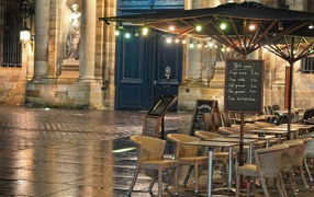 Уличное кафе в Бордо, Франция