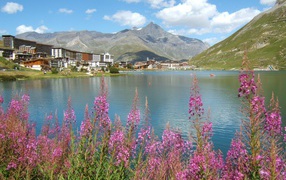 Летний пейзаж на горнолыжном курорте Тинь, Франция