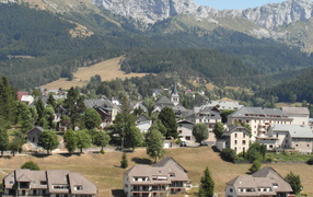 Летний пейзаж на курорте Виллар-де-Ланс, Франция