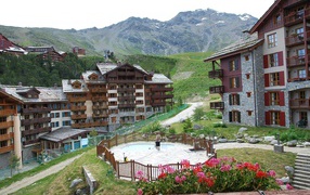 Летний пейзаж на горнолыжном курорте Лез Арк, Франция