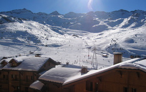 Солнце на горнолыжном курорте Валь-Торанс, Франция