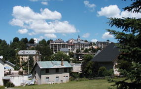 Городские здания на курорте Виллар-де-Ланс, Франция