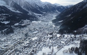 Зимняя панорама на курорте Шамони, Франция