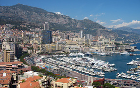 Яхты в порту в Монако