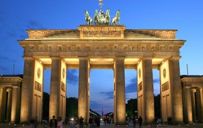 Брандербургские ворота в Берлине