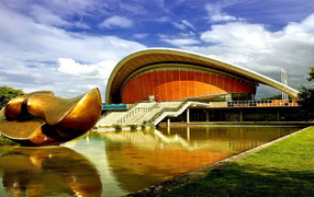 Необычное соооружение в Берлине