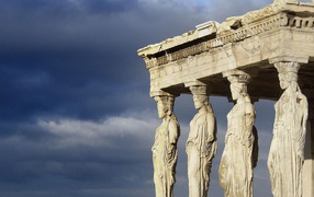 Декоративные колонны в Афинах