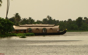 Красивый корабль в Алапуже